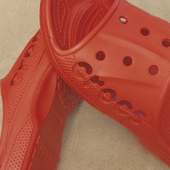 CROCS Unisex 11W/9M Red Baya Slide Relaxed fit. PAYPAL PAYMENT ONLY!! - Picture 6 of 6